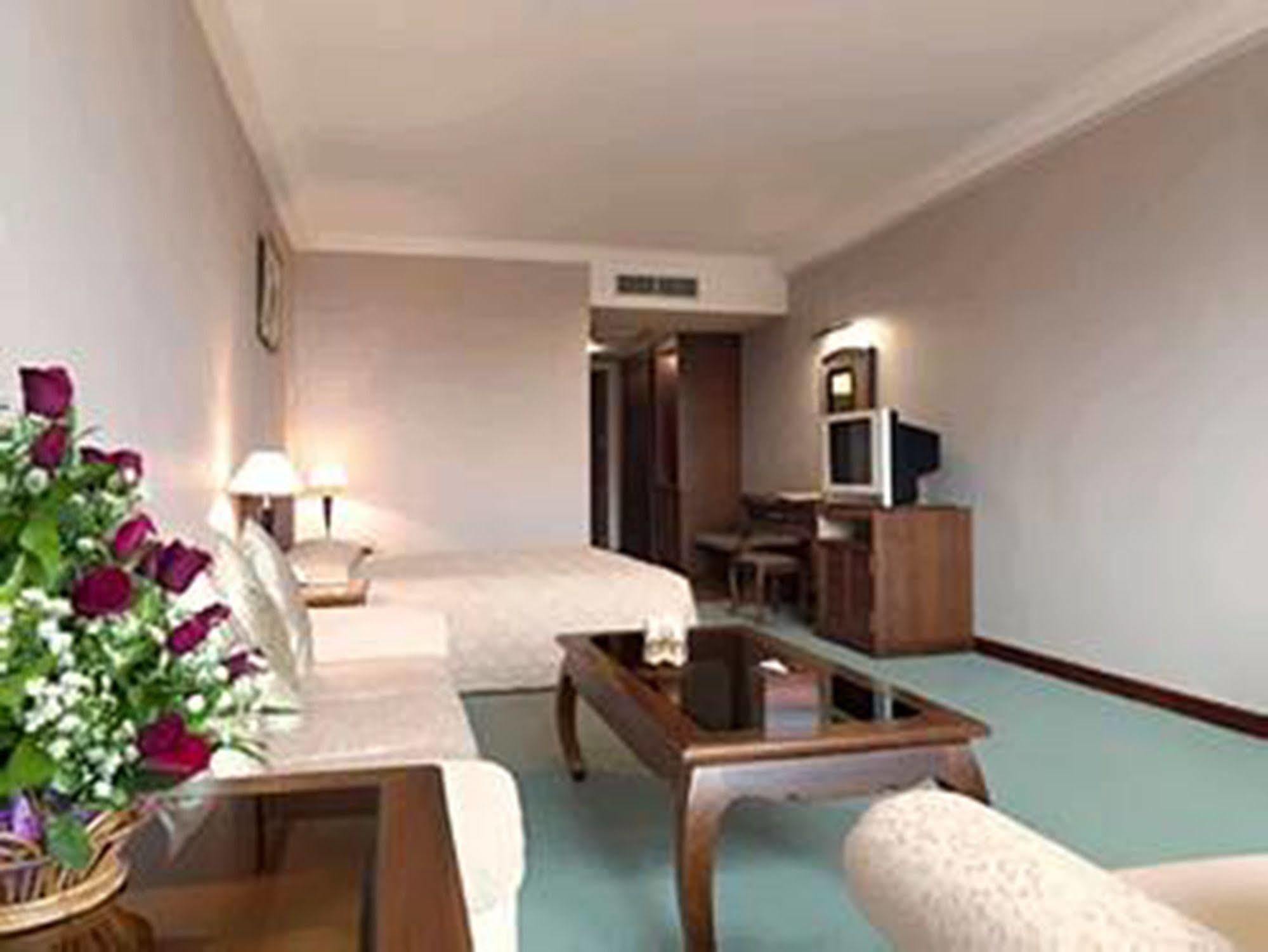 Angkor Howard Hotel Siem Reap Exterior photo